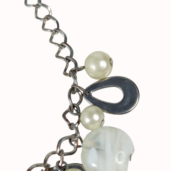 Vintage White Beaded Charm Bracelet With Faux Pearls & Metal Accents 8 Inches - Picture 4 of 5